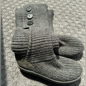 UGG Australia Gray Sweater Boots Size 8